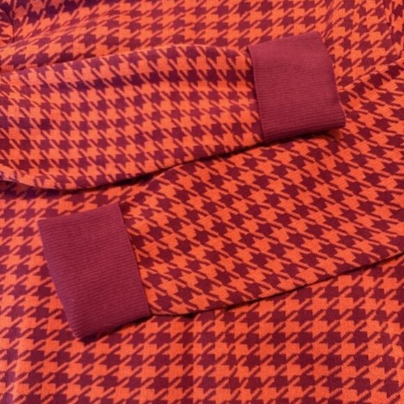 SWEATER, SIZE LARGE, BURGANDY AND AMBER HOUNDSTOOTH WEAVE, KIM ROGERS - Picture 4 of 4